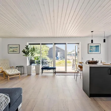 3 Bedroom Gorgeous In Prázdninový dům