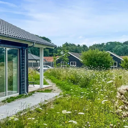 3 Bedroom Gorgeous In Semesterbostad *