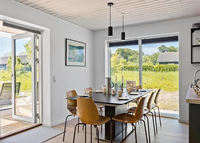 3 Bedroom Gorgeous In Semesterbostad