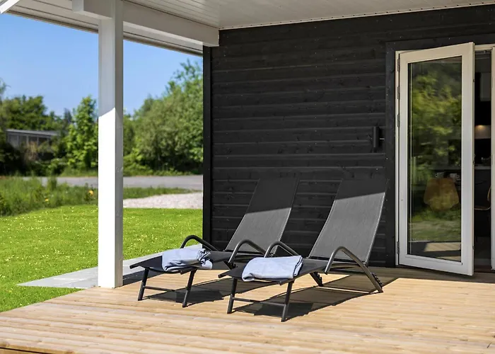 3 Bedroom Gorgeous In Semesterbostad *