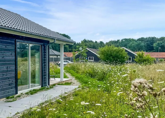 3 Bedroom Gorgeous In Semesterbostad *